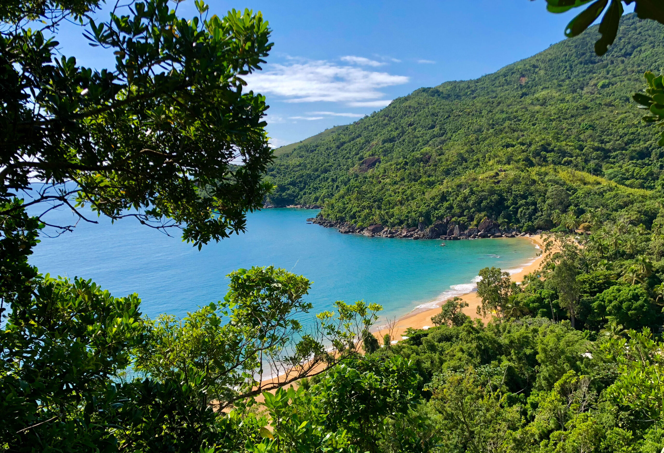 Imagem da praia de jabaquara em ilha bela
